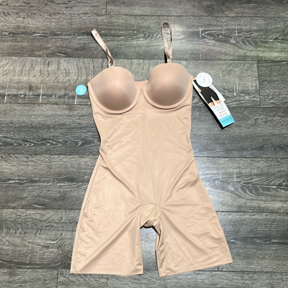 Spanx Assets shaping strapless cupped bodysuit size Medium NWT